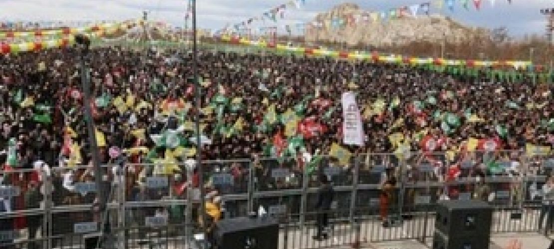 Van son yılların en görkemli Newrozunu kutladı