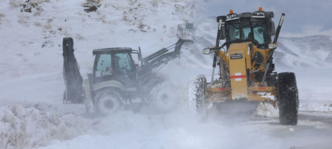 Gürpınar Belediyesinin karla imtihanı devam ediyor