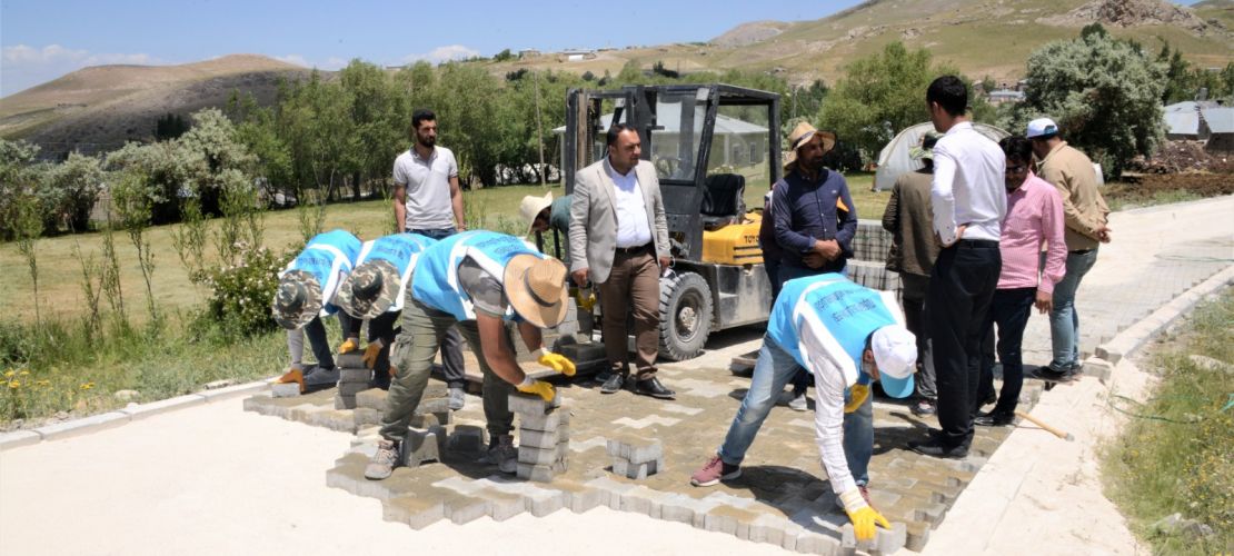 Başkan Akman ilçe halkıyla dayanışma içinde olmaya devam ediyor