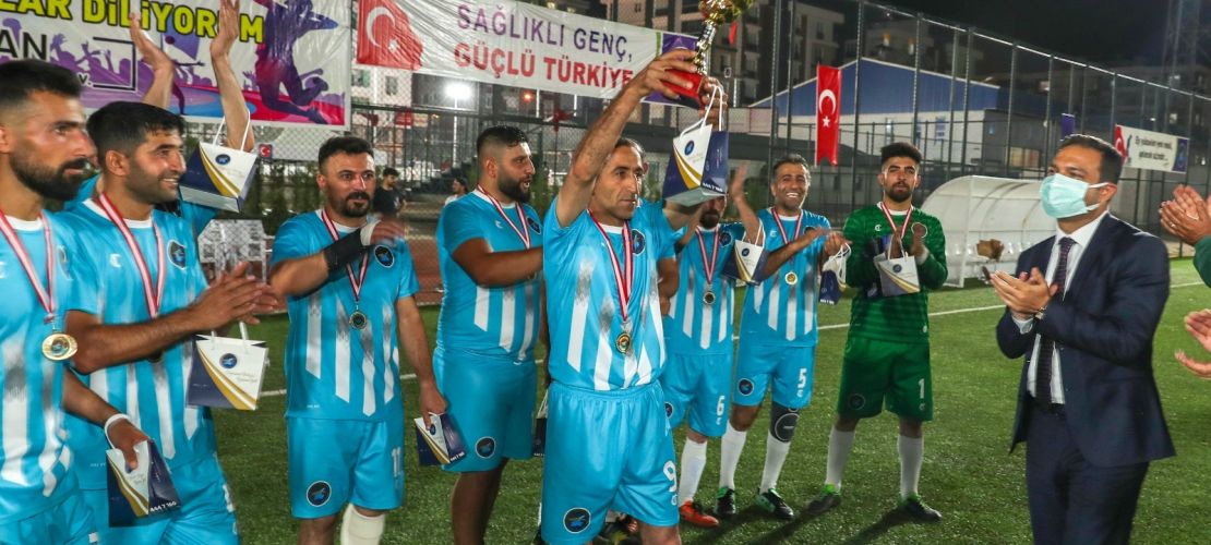 Kupayı kaldıran taraf  Karpuzalan Spor oldu