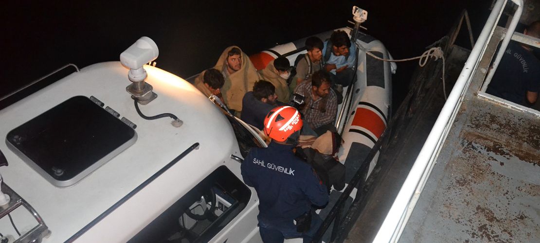 Van gölünde Şişme bot içinde 60 göçmen ele geçirildi