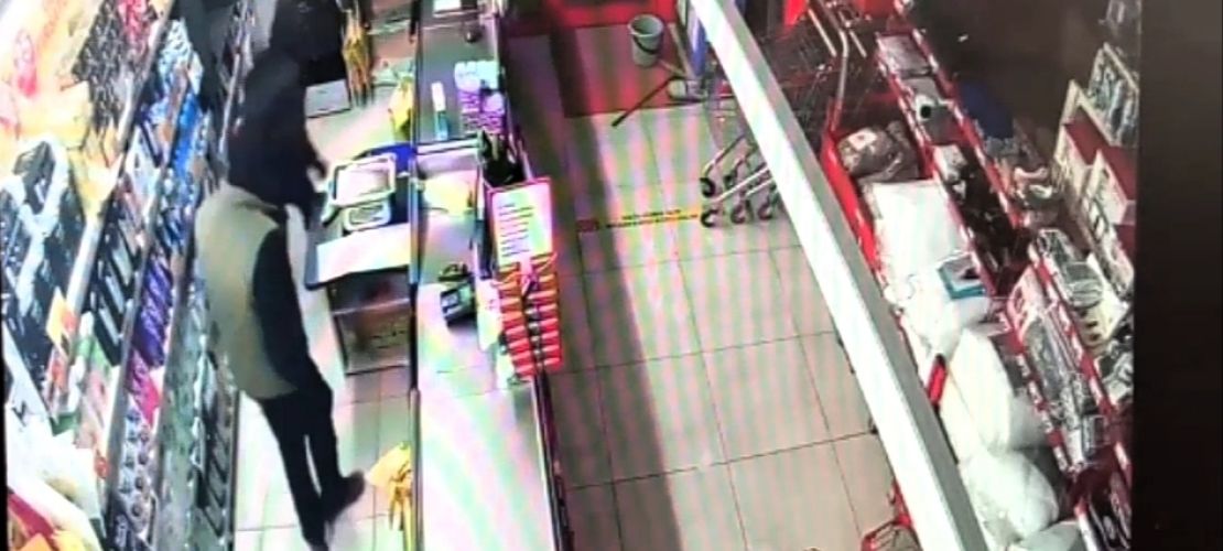 Van'da market hırsızları kıskıvrak yakalandı