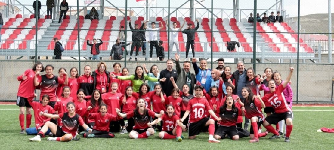 Büyükşehir Kadın Futbol Takımı namağlup şampiyon...