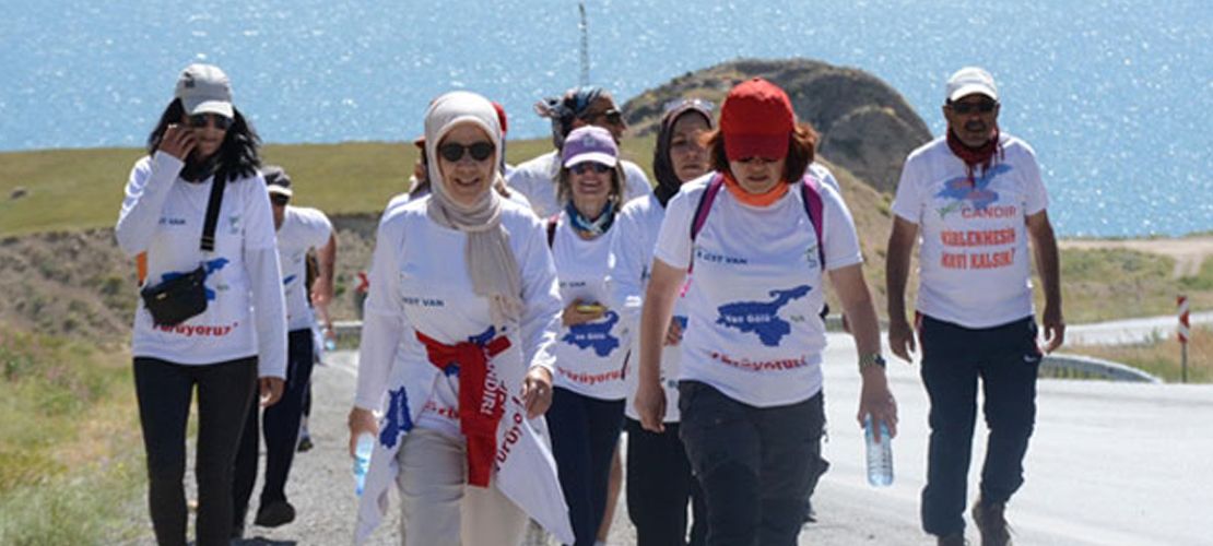 Van Gölü için yürüyen kadınlar Erciş'te