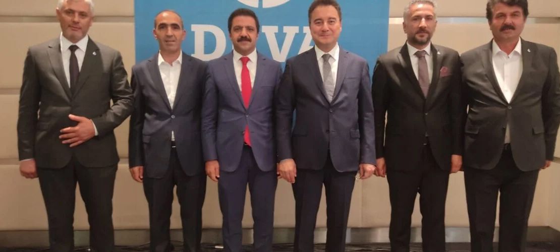Van'da 3 AKP meclis üyesi DEVA'ya geçti