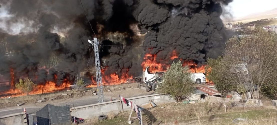 Van Yolcu Otobüsü kaza yaptı ölü ve yaralı var