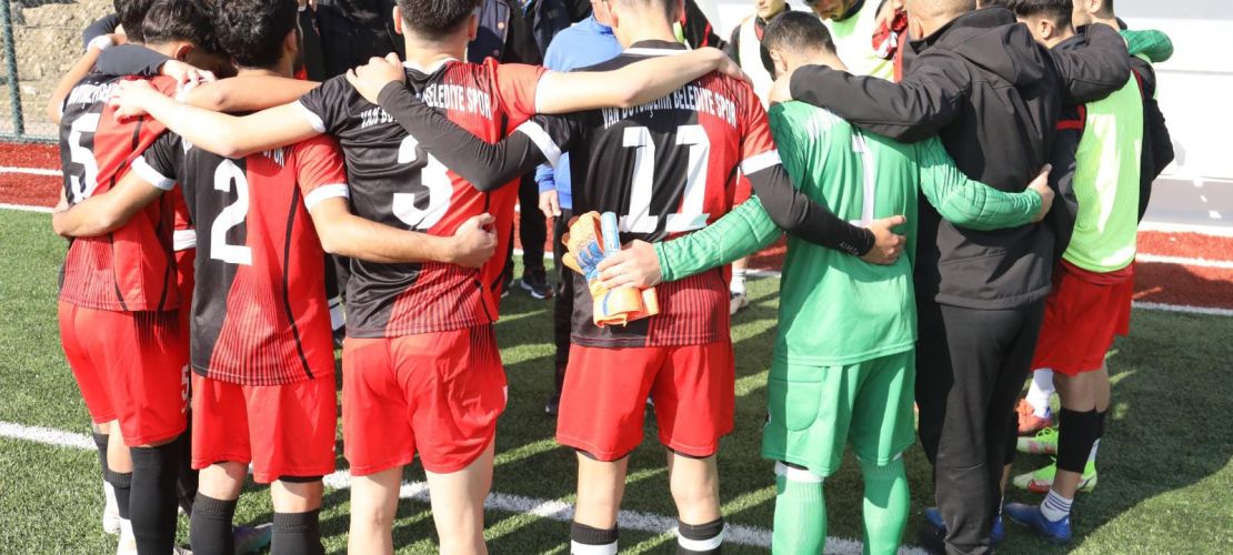 VAN BÜYÜKŞEHİR BELEDİYESPOR YOLUNA KAYIPSIZ DEVAM EDİYOR