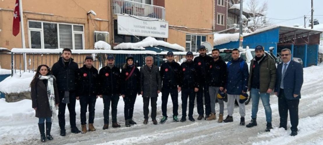 Hakkari'de öğretmenler afet bölgesine gönderildi