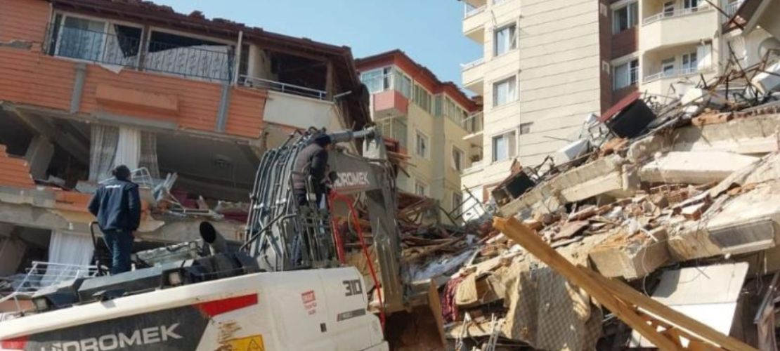 Depremzede' olarak 5 yıldızlı otele yerleşen Kule Apartmanı'nın müteahhidi  tutuklandı