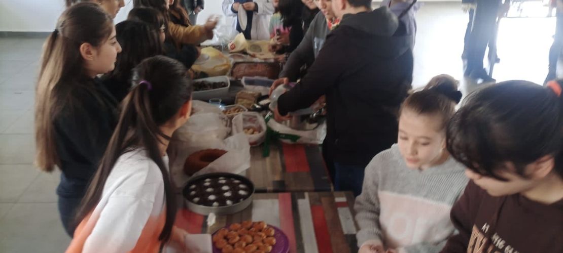 Girne Koleji Van Kampüsünde depremzedeler yararına kermes