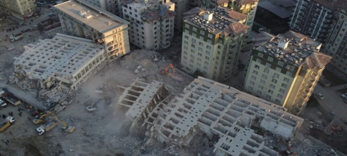 Depremle yıkılan Rönesans Rezidans’taki 55 kişi hâlâ ‘kayıp’