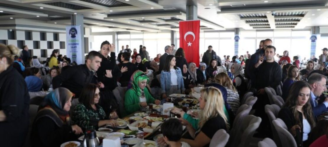 Selvi Kılıçdaroğlu Van'da kadınlarla buluştu