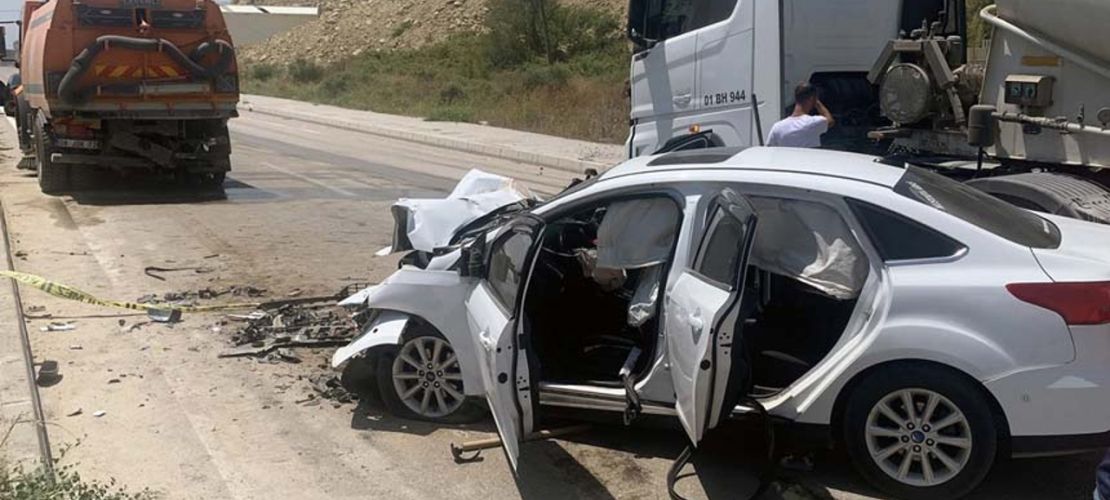 Otomobilin ön camından fırlayan kadın hayatını kaybetti