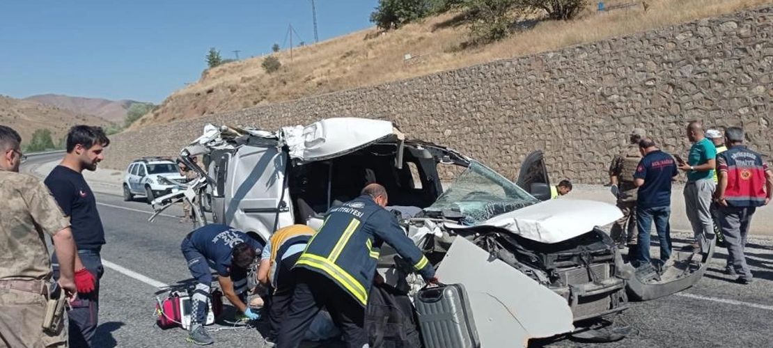 Van’da feci kaza:Ölü ve yaralılar var