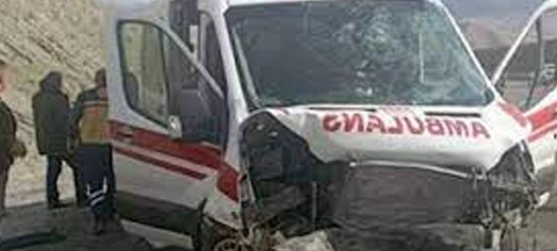 Van'da ambulans kaza yaptı: Yaralılar var!