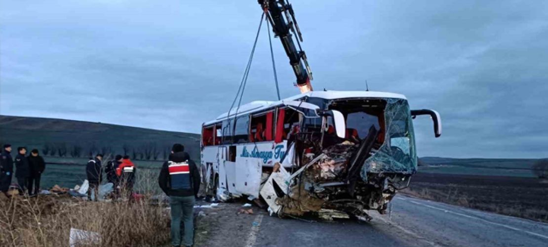 Otobüs Kazası: 1 Ölü, 18 Yaralı!