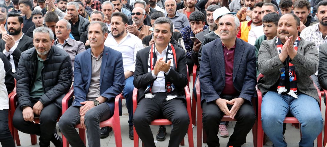 Başkan Zeydan, Vanspor FK maçını taraftarlarla birlikte izledi