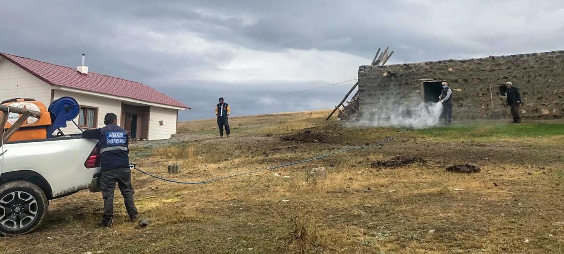 Van'da Zararlılara Karşı İlaçlama Seferberliği bu