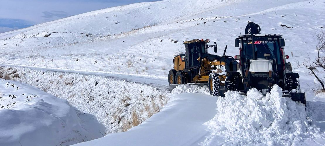 Van'da kırsalda karla mücadele çalışması