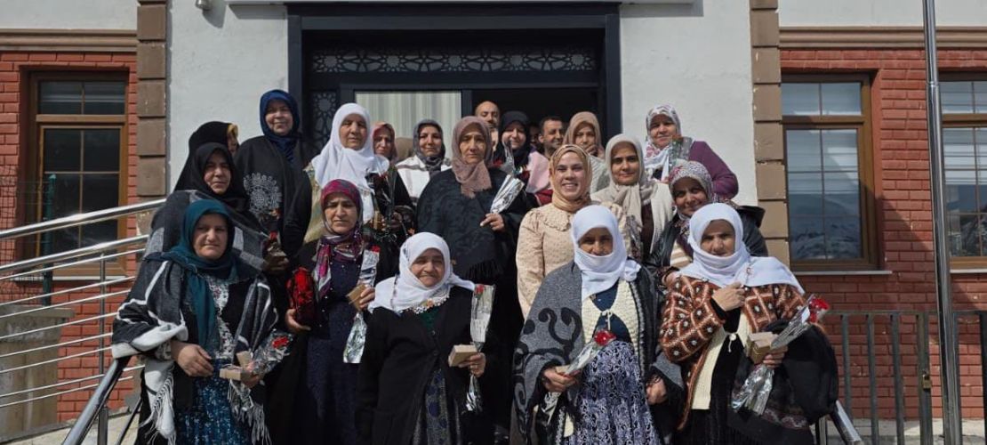 VAN'DA ÇATAK İLÇESİNDE ANLAMLI GÜN - ANNELER VE KADINLAR KÜTÜPHANEDE