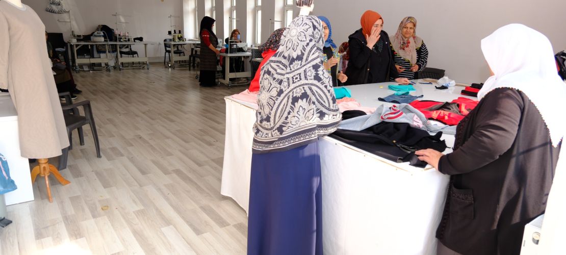 3 Merkezde Yüzlerce Kadın Meslek Ediniyor