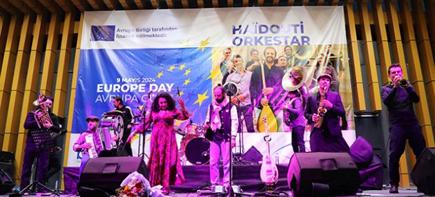 Van'da Avrupa Günü Coşkusu: Haïdouti Orkestar Sahne Aldı!