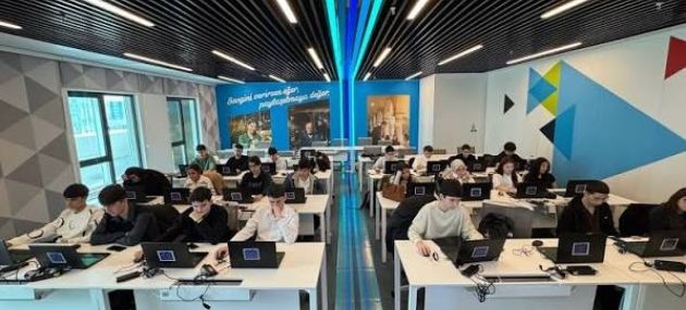 Vanlı Gençlere Yapay Zeka ve Teknoloji Eğitimi