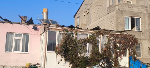 Van’da Hortum Çatıları Uçurdu!